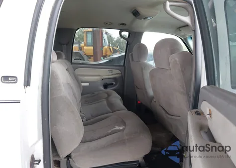 2000 Chevrolet Suburban 1500 Ls z USA, uszkodzony, nr VIN 3GNEC16T1YG190426